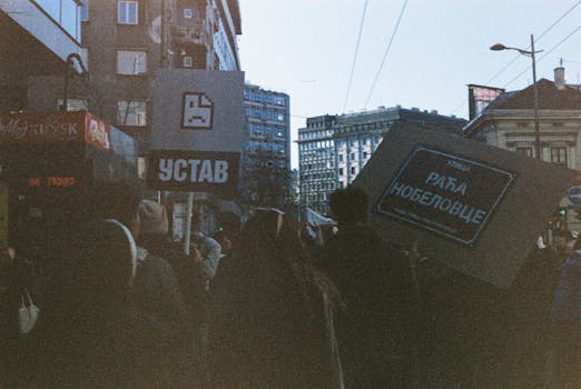 Masivní protesty v Srbsku: Tisíce proti Vučićově vládě